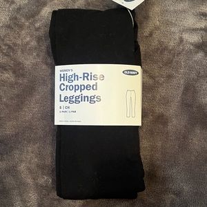 Old Navy Black High-Rise Cropped Leggings